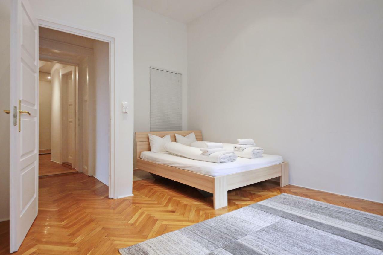 Luxury Gold Plated Suite In Calm Central Location 부다페스트 외부 사진