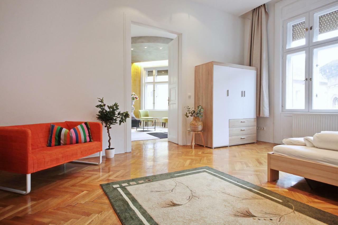 Luxury Gold Plated Suite In Calm Central Location 부다페스트 외부 사진